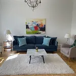 Elegant Apartment With Prime Location In Osterbro