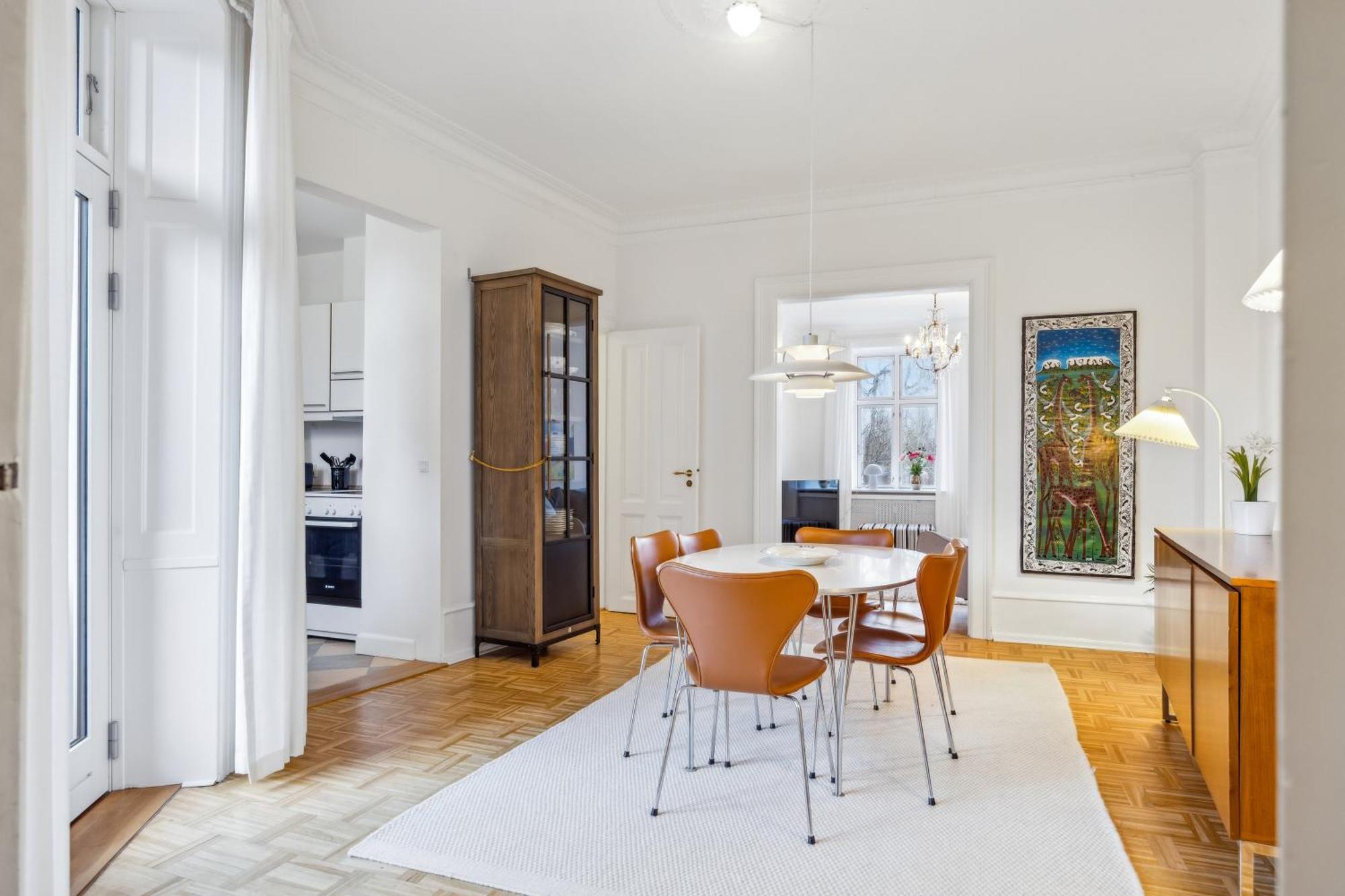 Elegant With Prime Location In Osterbro